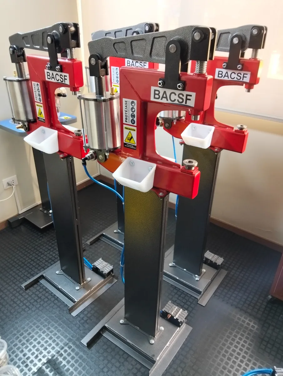 Remachadora neumática BACSF para zapatas de freno